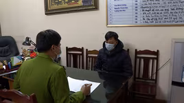 Bắt quả tang 10 đối tượng đánh bạc trong ngôi nhà nhiều ổ khóa