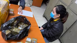 Bắt 2 "nữ quái" buôn bán, sản xuất hàng giả