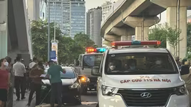 Người đàn ông bất ngờ nhảy từ nhà ga đường sắt Cát Linh - Hà Đông xuống đường tử vong