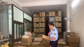 Phát hiện hơn 7.500 đôi giày, dép nghi giả mạo thương hiệu ZARA