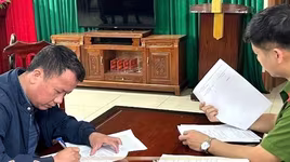 Khởi tố cán bộ xã nhận hối lộ để làm 'sổ đỏ' trái quy định