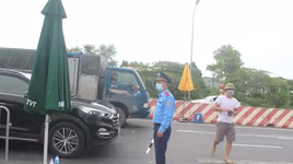 Phạt 1,5 triệu đồng tài xế khóa cửa xe bỏ đi tại chốt kiểm dịch Covid-19