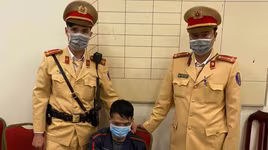 Cảnh sát giao thông quật ngã tội phạm ma tuý giữa phố