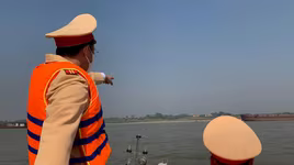 (CLIP) Xuồng 'đặc cảnh' lướt sóng sông Hồng, trấn áp 'cát tặc' 