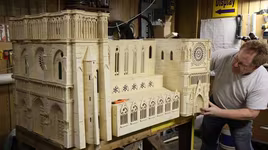 Kiệt tác mô hình Nhà thờ Đức Bà bằng 298.000 que diêm