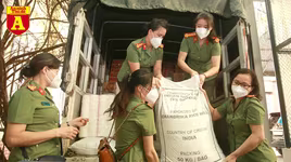 Phụ nữ Công an Thủ đô vào tâm dịch “chia lửa” cùng Bắc Giang 