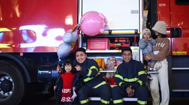 Ấn tượng với những hình ảnh đẹp của Cảnh sát phòng cháy trong đêm giao thừa 