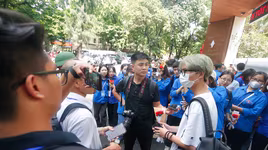 Thí sinh ở Hà Nội vui vẻ, tự tin sau môn thi đầu tiên