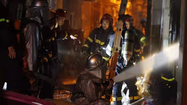 Video: Vụ cháy chung cư mini trong đêm ở phố Khương Hạ 