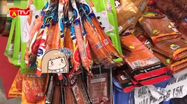 Nỗi lo vệ sinh an toàn thực phẩm với quà vặt cổng trường