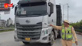 Từ 9/9, sẽ phạt xe tải đi vào làn sát dải phân cách giữa trên cao tốc