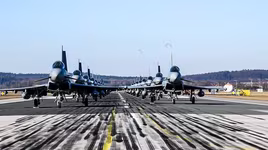 [ẢNH] Màn trình diễn ‘voi đi bộ’ kì lạ của không quân Đức