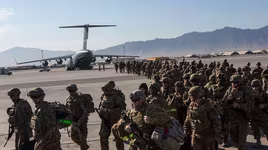 Quân đội Mỹ rút khỏi căn cứ không quân lớn nhất Afghanistan