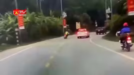 Vượt ẩu, lấn làn, nam thanh niên điều khiển xe máy tử vong