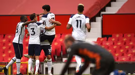Dẫn trước từ phút 2, M.U vẫn bị Tottenham nhấn chìm ngay tại Old Trafford