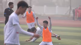 [ẢNH] THPT Hoàng Mai đoạt vé bán kết đầy ấn tượng