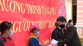 Mang Tết vui đến với đồng bào nghèo ở Lai Châu