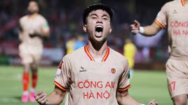 Thắng trận thứ 4 liên tiếp, CLB Công an Hà Nội áp sát ngôi đầu bảng