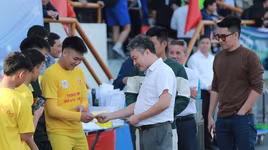 Cả đội Ngô Gia Tự được 'thưởng nóng' sau trận hay nhất từ đầu giải