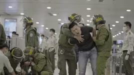 Hành khách gây rối trật tự công cộng tại sân bay Nội Bài sẽ bị khống chế như thế nào?