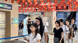 Đi tàu điện trên cao Cát Linh- Hà Đông bằng định danh điện tử