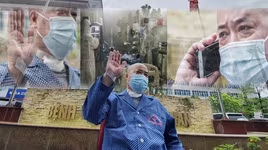 [Ảnh] Bệnh nhân Covid-19 từng phải chạy ECMO đầu tiên của Hà Nội xuất viện và kỳ tích thoát khỏi lưỡi hái tử thần