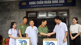 An ninh Thủ đô mang những món quà thiết thực đến Tuyên Quang sau mưa lũ