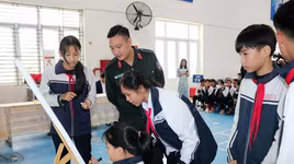 Hàng trăm học sinh hào hứng thực hành các tình huống phòng, tránh bạo lực học đường