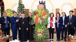 Lãnh đạo TP Hà Nội thăm, chúc mừng Giáo phận Hưng Hóa