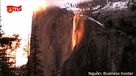 Cận cảnh "thác lửa" rực cháy bên hẻm núi