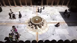 Độc đáo đài phun nước thời trung cổ hoạt động như một chiếc đồng hồ