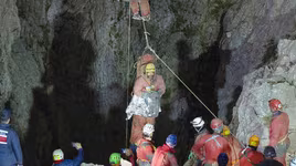 Cận cảnh cuộc giải cứu thành công nhà thám hiểm Mỹ mắc kẹt ở độ sâu 1.000m