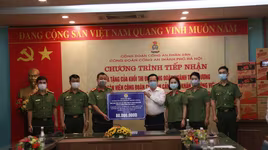 Chung tay cùng lực lượng Công an Thủ đô trên tuyến đầu chống dịch