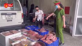 Cận cảnh 1 tấn thịt "bẩn" đang được sơ chế, chia nhỏ để bán cho người tiêu dùng