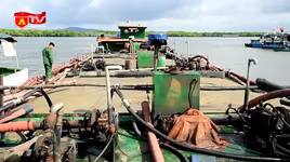 Bắt giữ 2 tàu vận chuyển hơn 600m3 cát không rõ nguồn gốc trong đêm