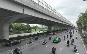 Chính thức phân làn ô tô, xe máy trên đường Phạm Văn Đồng từ 4-7