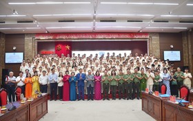 Biểu dương 250 gương điển hình tiên tiến Công an Thủ đô với nhiều khoảnh khắc xúc động, nhân văn