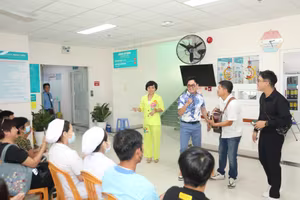 Mang âm nhạc tới bệnh viện: Sẻ chia yêu thương cùng những bệnh nhi