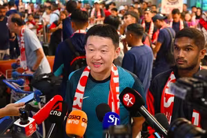 Tuyển Singapore nhận thưởng 40 tỉ đồng, khó xử với vị trí HLV trưởng