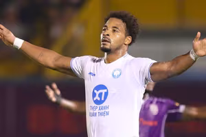 Miễn vé xem Xuân Son tái xuất sân Thiên Trường