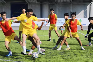 Bàn phản lưới sớm khiến THPT Yên Hòa dừng bươc