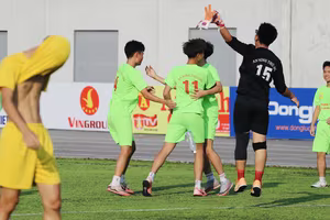 Hai bàn chóng vánh đưa THPT Phạm Văn Đồng vào vòng 32 đội