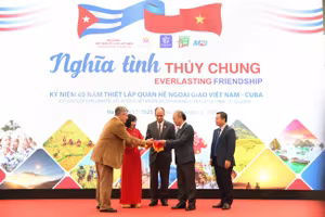 Dấu ấn 65 năm quan hệ Việt Nam – Cuba qua triển lãm “Nghĩa tình thủy chung”