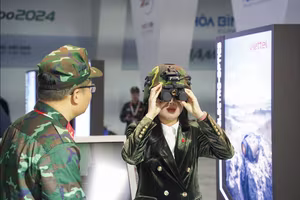 Triển lãm Quốc phòng Quốc tế Việt Nam 2024: Khách tham quan được trải nghiệm súng thật
