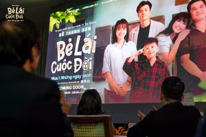 Đạo diễn "Đi giữa trời rực rỡ" làm phim "Bẻ lái cuộc đời" 