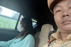 Kịp thời cứu một người phụ nữ định nhảy cầu Chương Dương