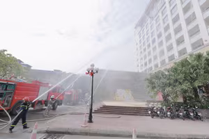 Lính cứu hỏa Công an Hà Nội rèn luyện nghiệp vụ và bản lĩnh