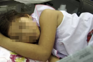 Thay nhau hãm hiếp "bạn nhậu" tuổi teen