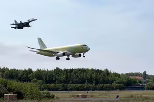 Máy bay SJ-100 của Nga cất cánh cùng hàng loạt hệ thống nội địa