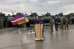 Latvia gấp rút viện trợ hàng chục xe thiết giáp Patria 6x6 cho Ukraine